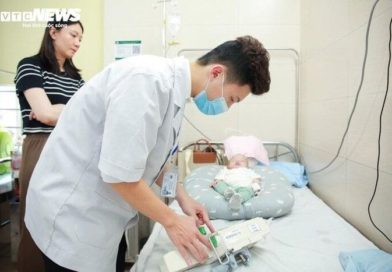 Bé sơ sinh bị muỗi đốt vào trán, 2 ngày sau phải nhập viện gấp