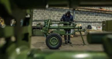 Thiếu hụt đạn dược trong xung đột với Nga, Ukraine tăng cường sản xuất vũ khí ‘cây nhà lá vườn’