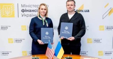 Ukraine và Mỹ ký thỏa thuận hoãn thanh toán nợ chính phủ