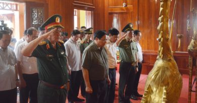 Thủ tướng Phạm Minh Chính tặng quà chiến sĩ Điện Biên, gia đình chính sách của tỉnh Điện Biên