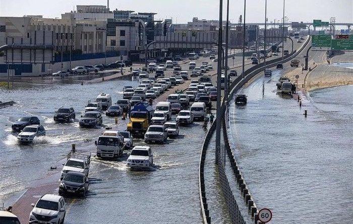 Trận lụt lịch sử đã tàn phá Dubai thế nào?