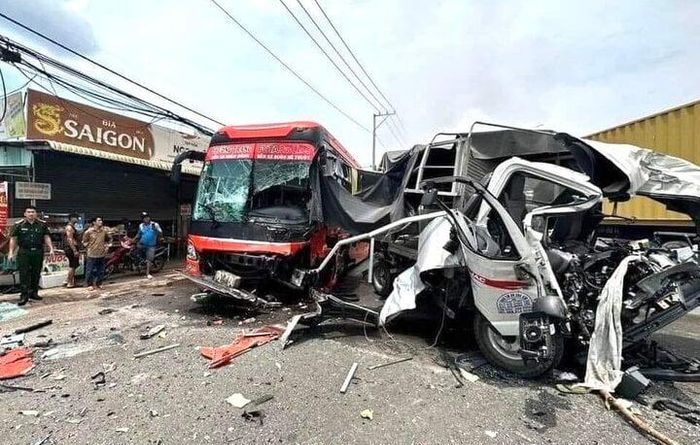 Bình Phước: Xe container tông xe khách, nhiều người bị thương