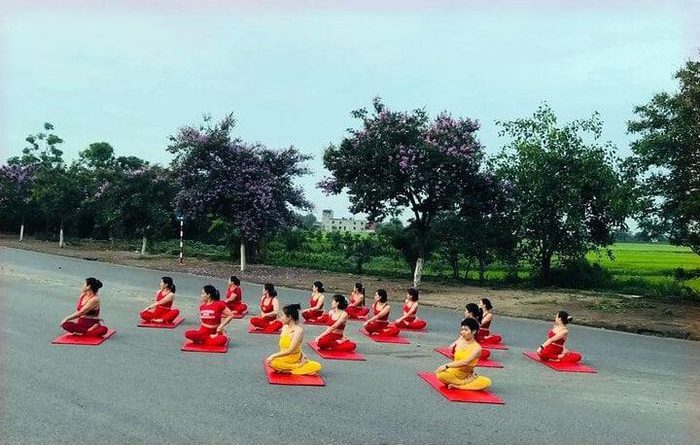 Thêm nhóm phụ nữ ở Thái Bình tập yoga giữa đường bị xử phạt