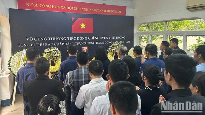 Lễ viếng Tổng Bí thư Nguyễn Phú Trọng tại Đại sứ quán Việt Nam ở Tanzania
